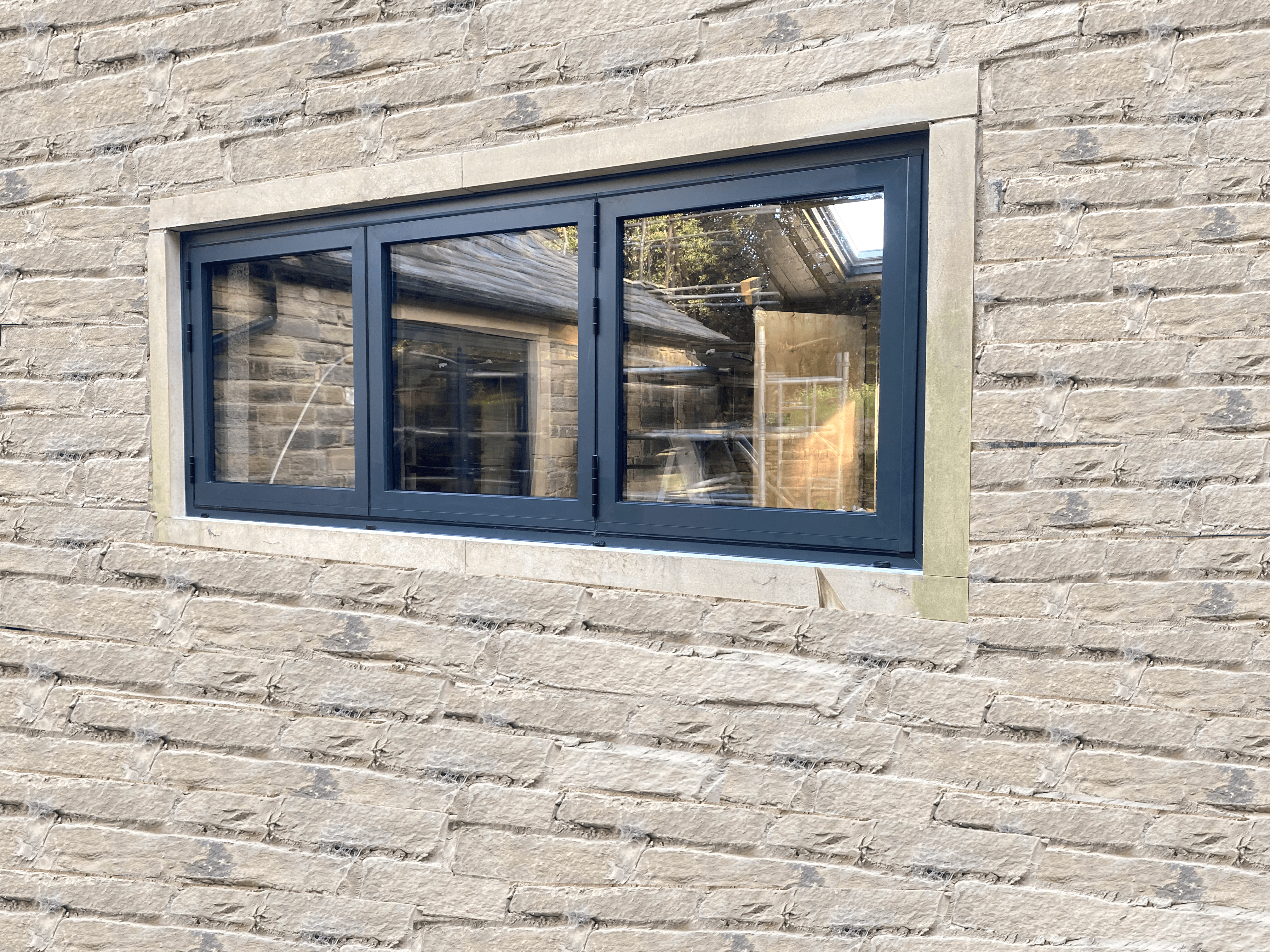 aluminium bifolding window